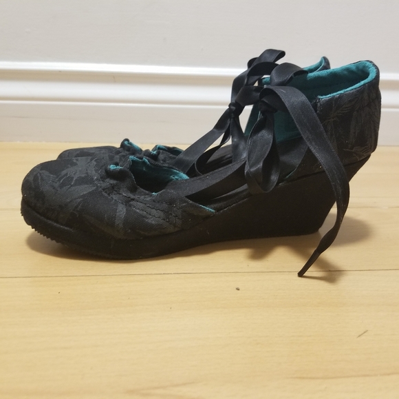 EtniePlus Black Ribbon Tie wedge shoes - WN 7 - Picture 4 of 7